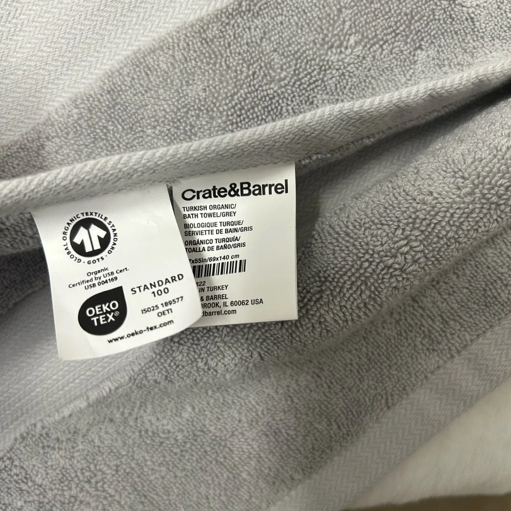 NWOT Crate & Barrel Turkish Cotton bath towel gray